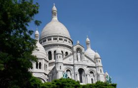 Montmartre and Sacred Heart church 2.8 km