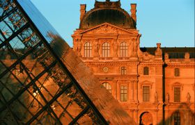 Louvre museum 1.7 km
