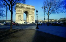 Arc de Triomphe 2.7 km